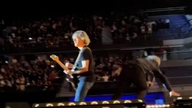 Aparatosa caída de Miguel Ríos en el escenario del WiZink Center en el concierto de Ojete Calor