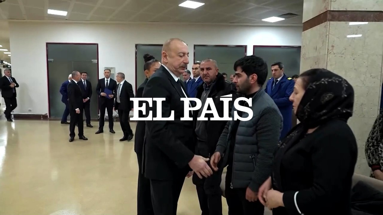 Azerbaiyán pide a Rusia que asuma la culpa por el derribo del avión estrellado en Kazajistán