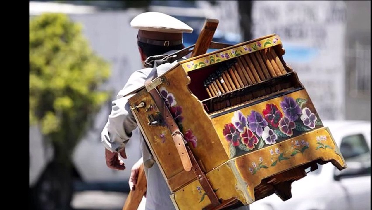 Néstor Mesta Chayres El organillero