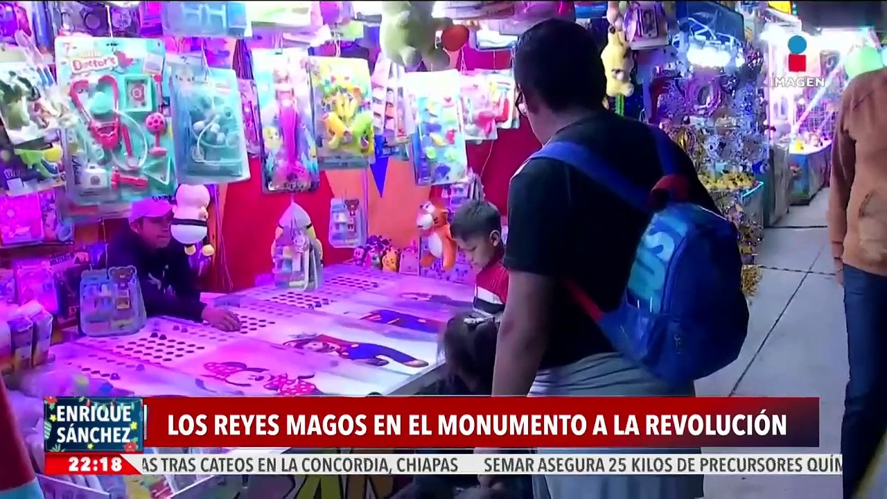 Así se vive la verbena navideña en el Zócalo CDMX y el Monumento a la Revolución