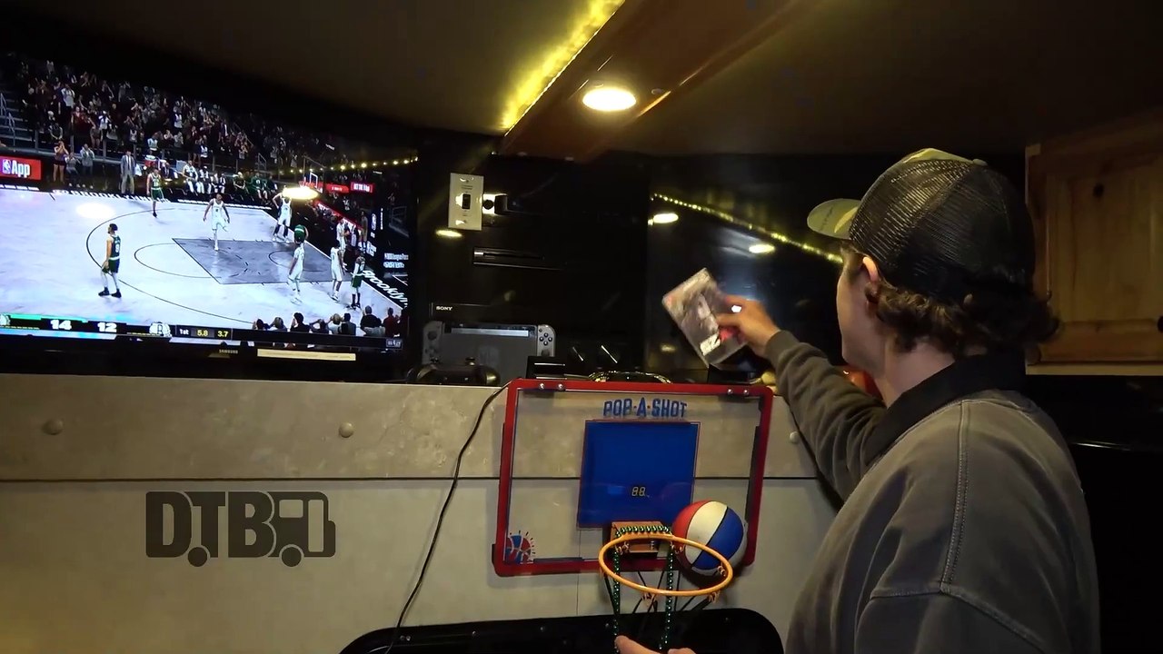 Hockey Dad - BUS INVADERS Ep. 1994