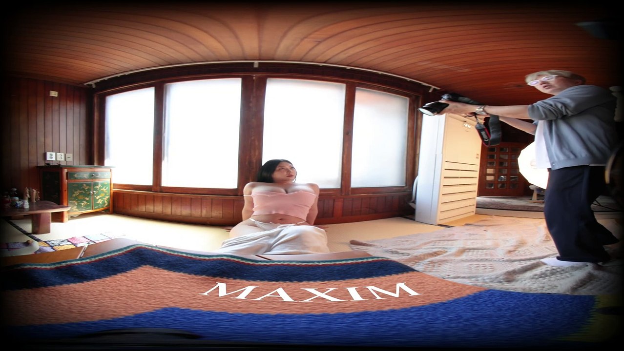 Who Is the Maxim VR Model with Everything Too Big MAXIM Jeon Ji eun