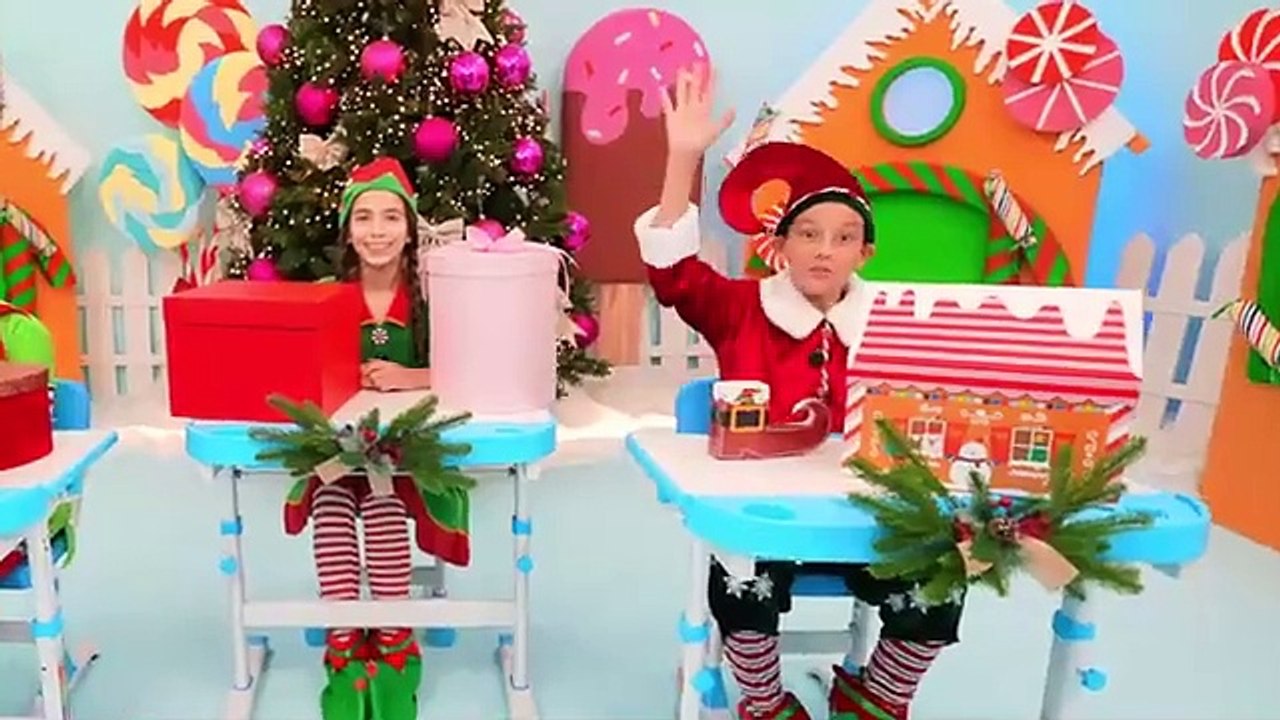 Santa Teaches Kids at the Elf School