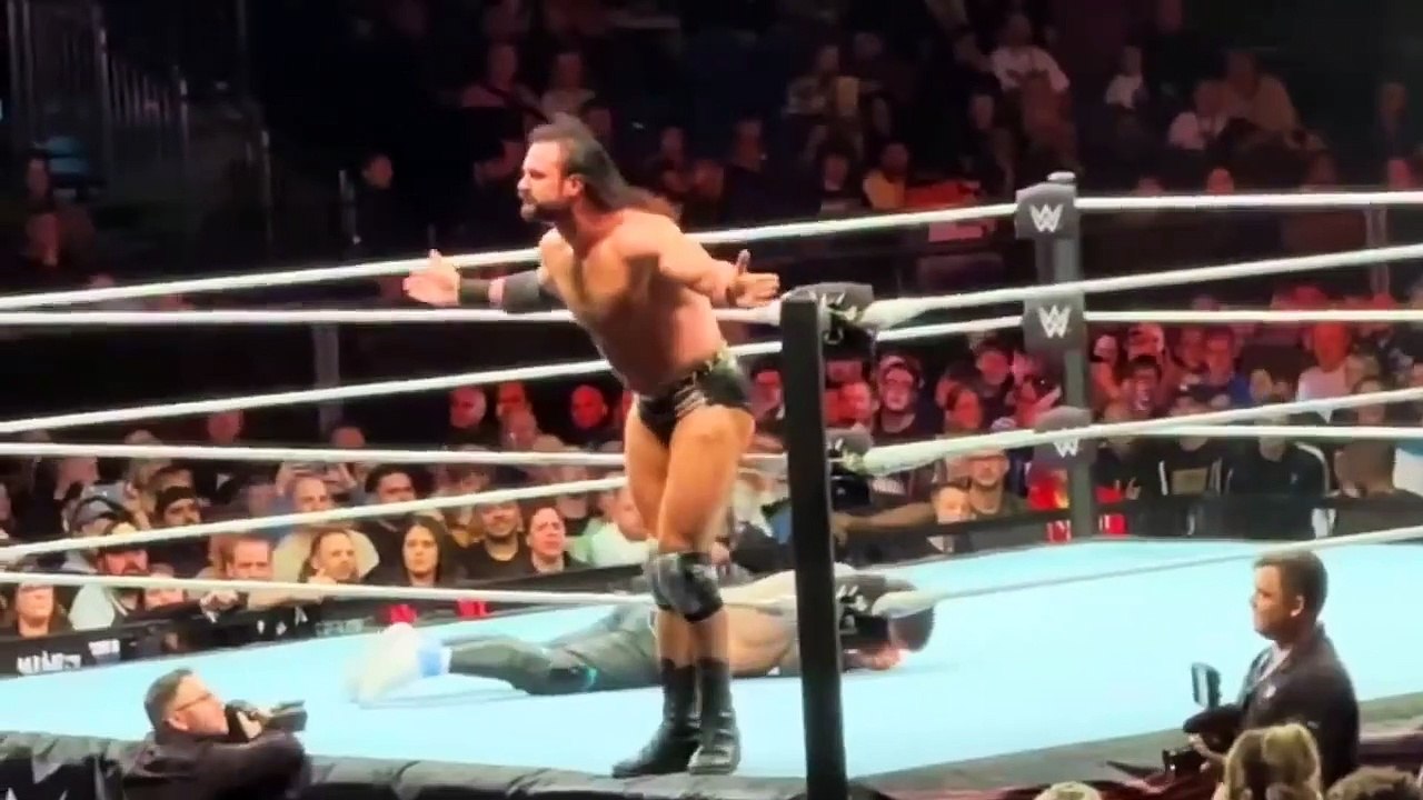 ROMAN REIGNS VS DREW MCINTYRE AT WWE LIVE EVENT