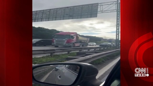 SON DAKİKA HABERİ: İstanbul'da trafiği kilitleyen zincirleme trafik kazası | Video Haber