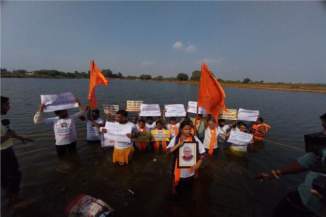 CG News: प्रदेशभर से आंदोलन करने पहुंचे बीएडधारी शिक्षक, जल अनशन कर दी चेतावनी, देखें Video...