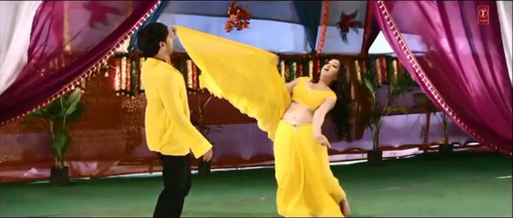 Amrapali Dubey Hottest Kiss