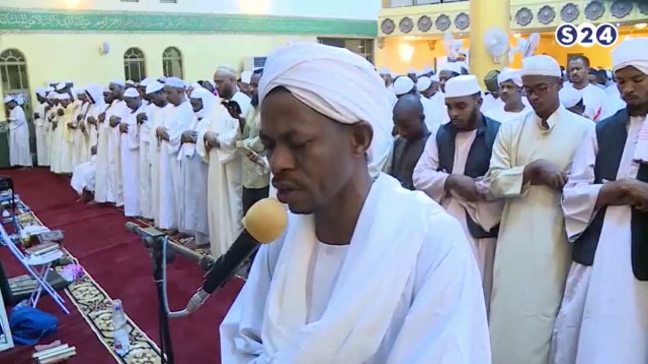 وَلِلَّهِ الْعِزَّةُ وَلِرَسُولِهِ وَلِلْمُؤْمِنِينَ وَلَٰكِنَّ الْمُنَافِقِينَ لَا يَعْلَمُونَ