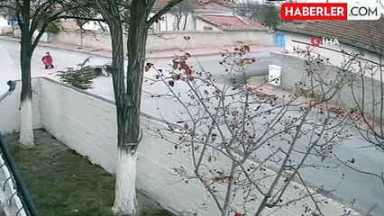 Aksaray'da Otomobil ve Motosiklet Çarpıştı, Baba ve Kızı Yürek Burkucu Anlar Yaşadı