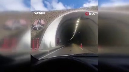 Bu tünelden geçince mevsim değiştiriyorsunuz! Bir tarafında yazdan kalma günler, diğer tarafında kar ve tipi var