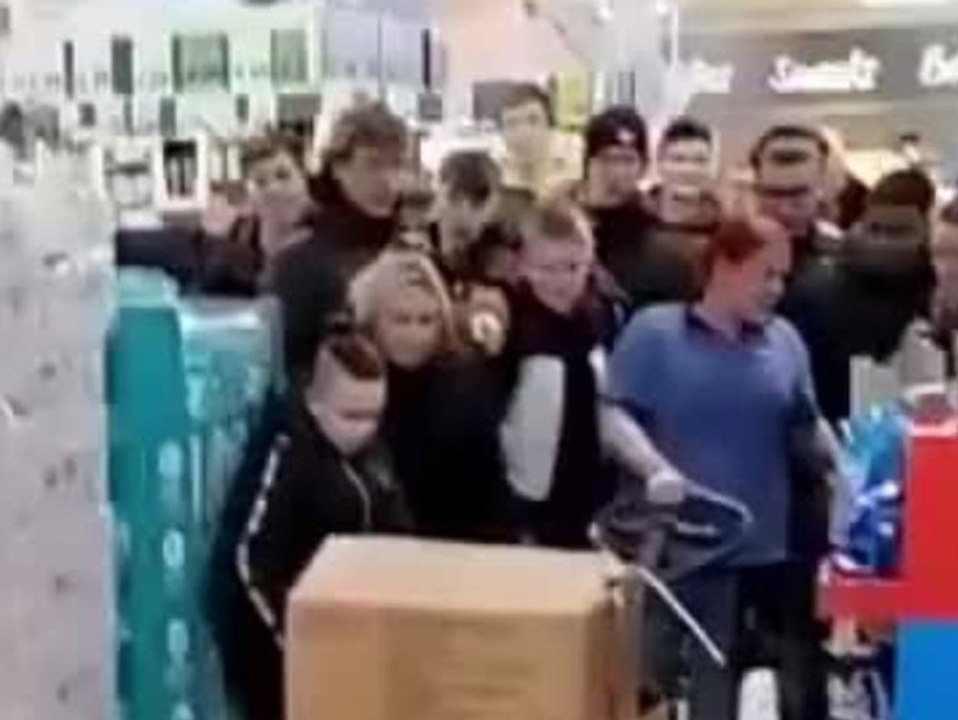 Kurz vor silvester: feierlustige prügeln sich um feuerwerk