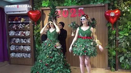 Yılbaşına özel yapay çam ağacından gelinlik tasarımlarına tanıtım