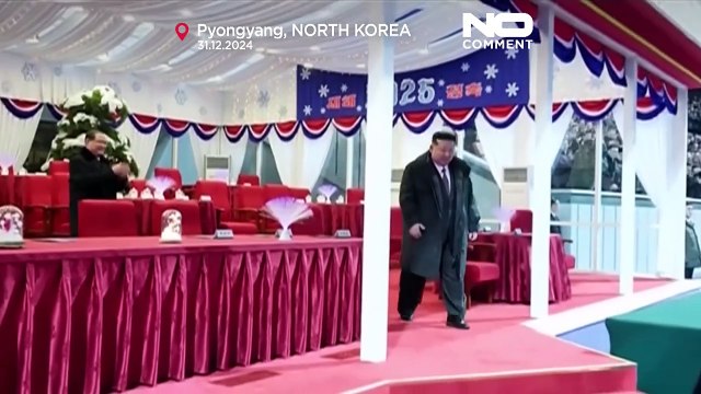 بوسه رهبر کره‌شمالی و دخترش بر گونه‌های هم در جشن شب سال نو در پیونگ یانگ