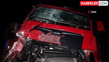 Ehliyetsiz Sürücünün Tırı Park Halindeki Kamyona Çarptı