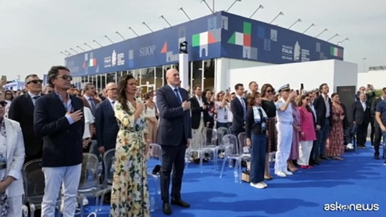 Crosetto con la Amerigo Vespucci ad Abu Dhabi: "Legame fra nostri Paesi"