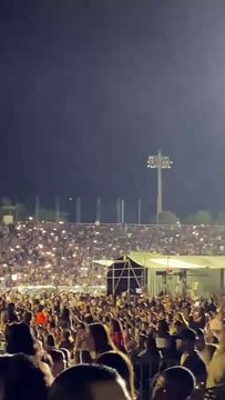 Gradas se enfrentan en concierto de Aventura