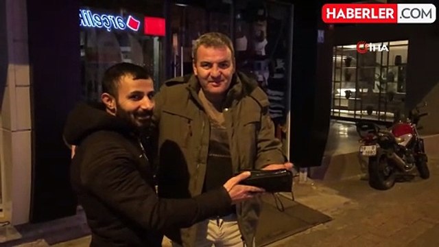 Fabrika İşçisi, Yolda Bulduğu Para Dolu Cüzdanı Sahibine Teslim Etti