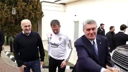 Beşiktaş Başkanı Serdar Adalı'dan takıma moral ziyareti