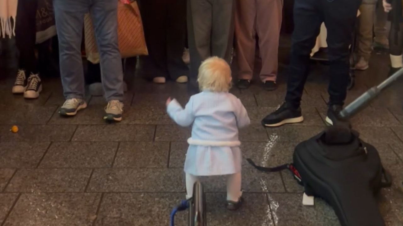 Baby brings joy to Grafton Street with an adorable dance that charms everyone around