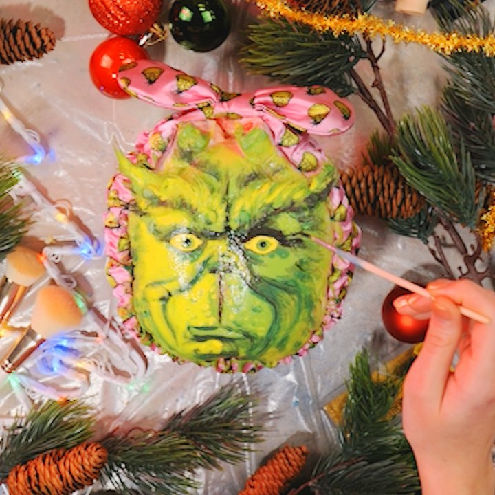 Watch how she turns a chicken into the Grinch🎄