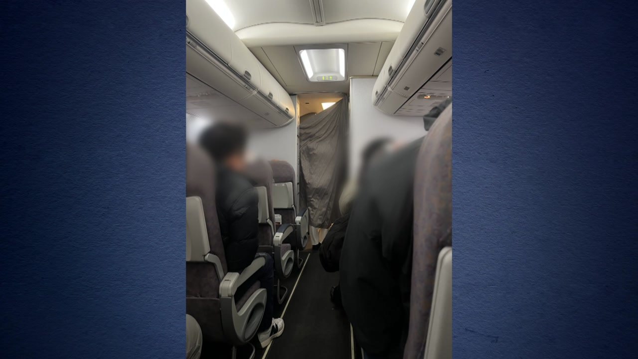 제주항공 동일 기종 긴급 회항..."랜딩기어 이상" / YTN