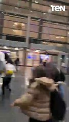 لحظة هروب المستوطنين في مطار "بن جوريون" جراء تفعيل صافرات الإنذار عقب إطلاق صاروخ من اليمن