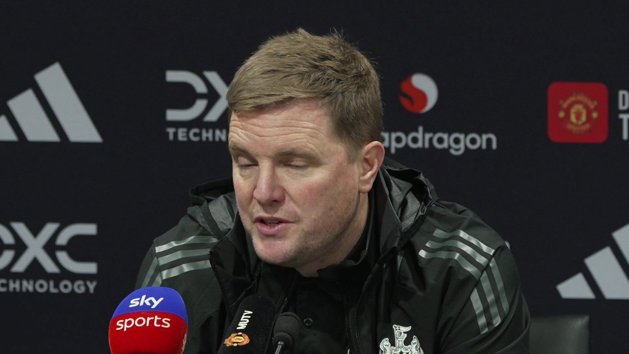 Howe rues missed chances as Newcastle beat utd 2-0