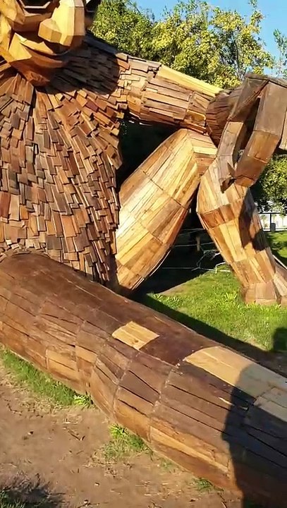 Exploring Ulla: A Troll Sculpture in Santiago 🧌🌳🇨🇱