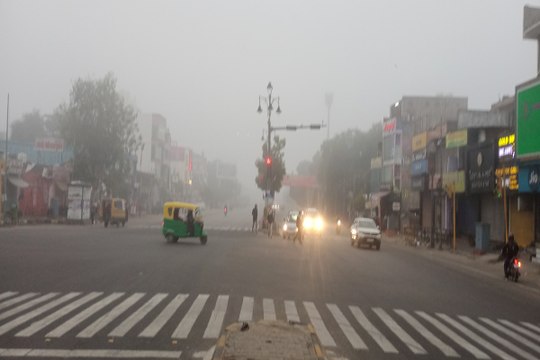 Rajasthan Weather : जयपुर में आज सवेरे छाया घना कोहरा, कड़ाके की सर्दी का दौर