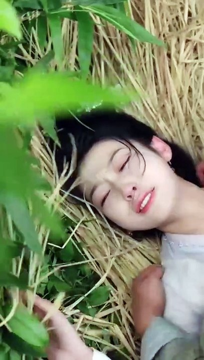 Thousands of miles away, the mountains and rivers are not as good as me. They have been passionate about each other for many years, but it doesn't work. It looks like a couple in love, but the result is the cruel