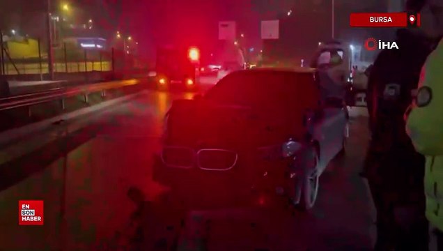Bursa'da ters şeritten ilerleyen otomobil tırla çarpıştı