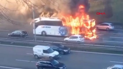 Bağcılar'da yolcu otobüsünde yangın!