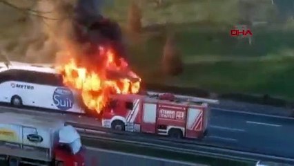 Bağcılar'da yolcu otobüsünde yangın: TEM otoyolunda alev aldı
