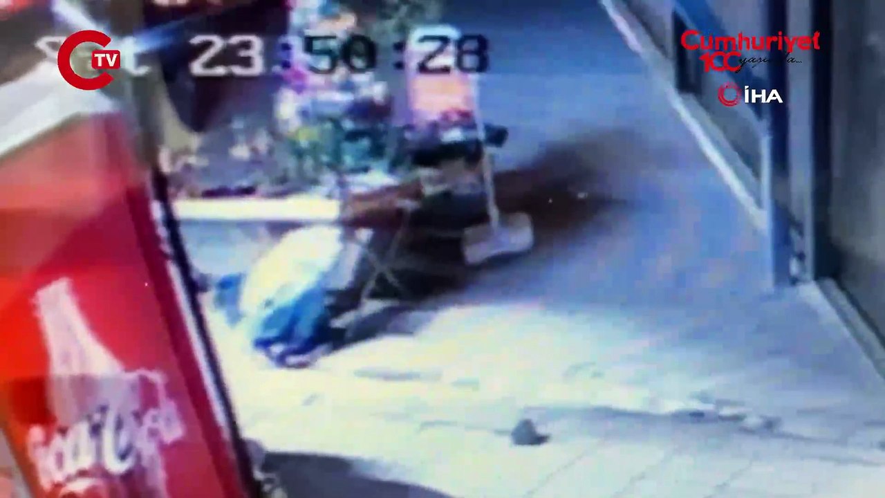 Bu da oldu: Dükkanın önündeki çam ağacı çalındı!
