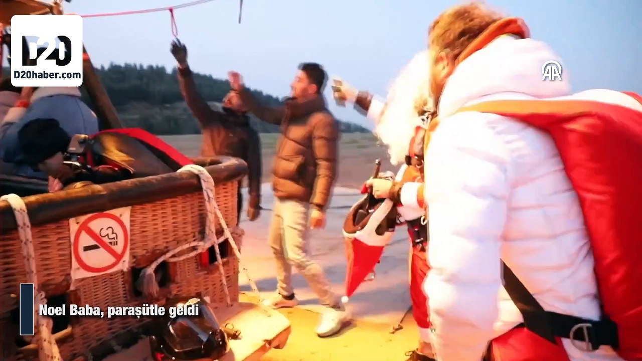 Noel Baba, paraşütle geldi