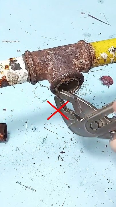 Really practical plumbing tips and hacks . DIY broken pipes  thread extractor #shorts #diy #plumbing