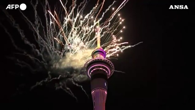 Capodanno in Nuova Zelanda: lo spettacolo dei primi fuochi del 2025
