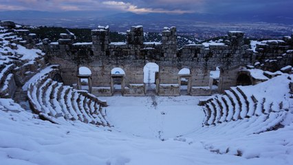 Anadolu’nun saklı cennetlerinden biri! Tarihi doku karla bütünleşti