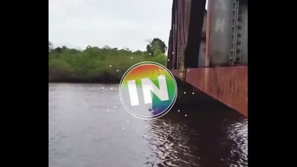 VIDEO: ¡Cayó de un puente! Dos horas estuvo agarrada al cordón de un zapato