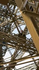 Sideflip sur la Tour Eiffel, petit angle bonus ✨