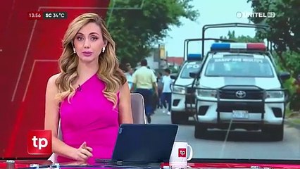 Presunto policía en estado de ebriedad choca con una motocicleta con dos pasajeros, según testigos