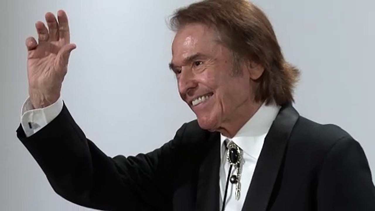 Manuel Martos no se separa del lado de su padre