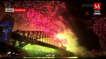 Con fuegos artificiales, reciben el 2025 en Sídney, Australia