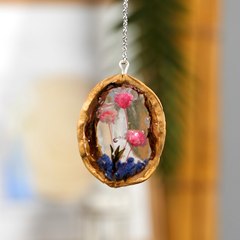 From UV resin to a cute little DIY walnut pendant! 🌰