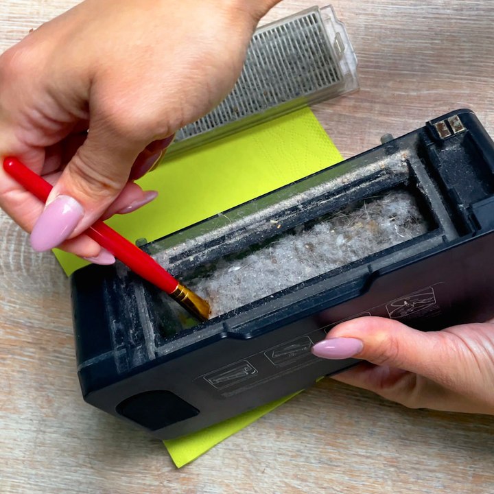 Dirty I-robot gets cleaned from inside-out 💅