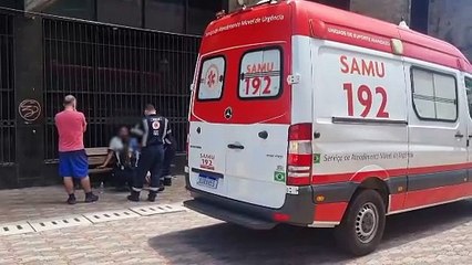 Estrangeira é socorrida após usar substância psicoativa e dormir em banco da praça