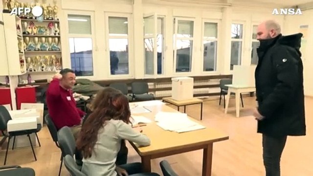 In Croazia seggi aperti per le elezioni presidenziali