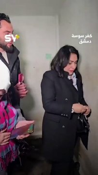 Yürek yakan görüntü! Suriyeli doktor babasından kalan son hatıraya böyle sarıldı