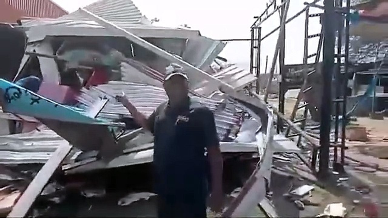 Hydraa Demolitions in Bhagirathamma Lake Buffer Zone  Hydraa officials carried out a demolition drive in the buffer zone of the Bhagirathamma Lake in Nanakram Guda on Tuesday morning. The operation targeted illegal structures constructed on approximately