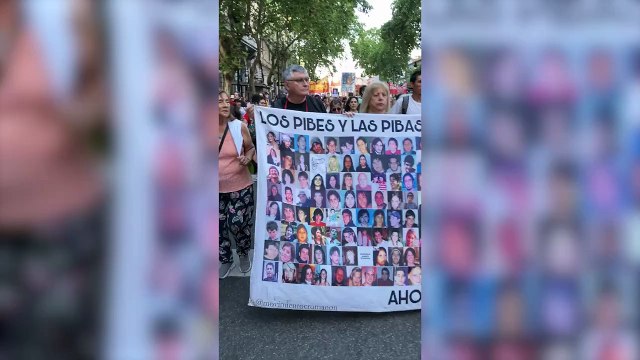El recuerdo por los veinte años de la masacre de Cromañón cerró este lunes con una masiva movilización